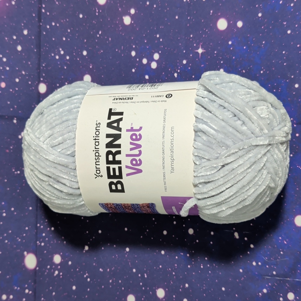 1 Brand New Skein Yarnspirations Bernat Velvet Yarn SOFTENED BLUE 💙 SMOKE FREE